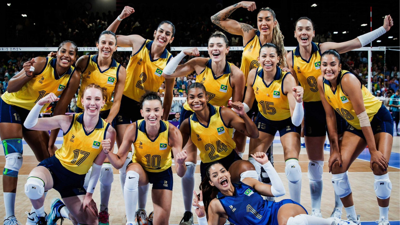 Vôlei feminino estreia com vitória tranquila em Paris