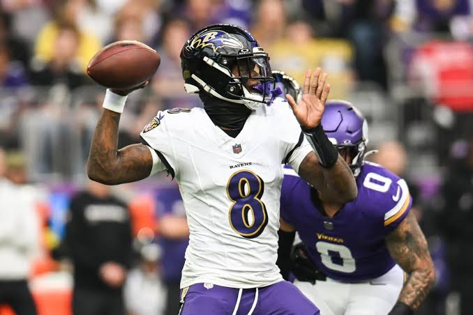 Lamar Jackson desfalca treino dos Baltimore Ravens por lesão no tornozelo