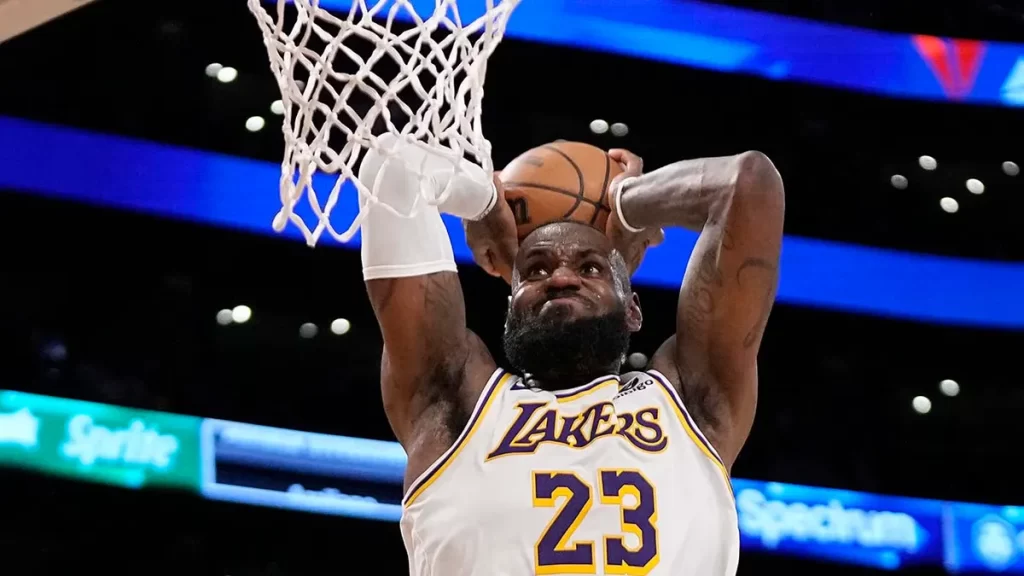 LeBron James considera reduzir salário para ajudar Lakers a reforçar elenco