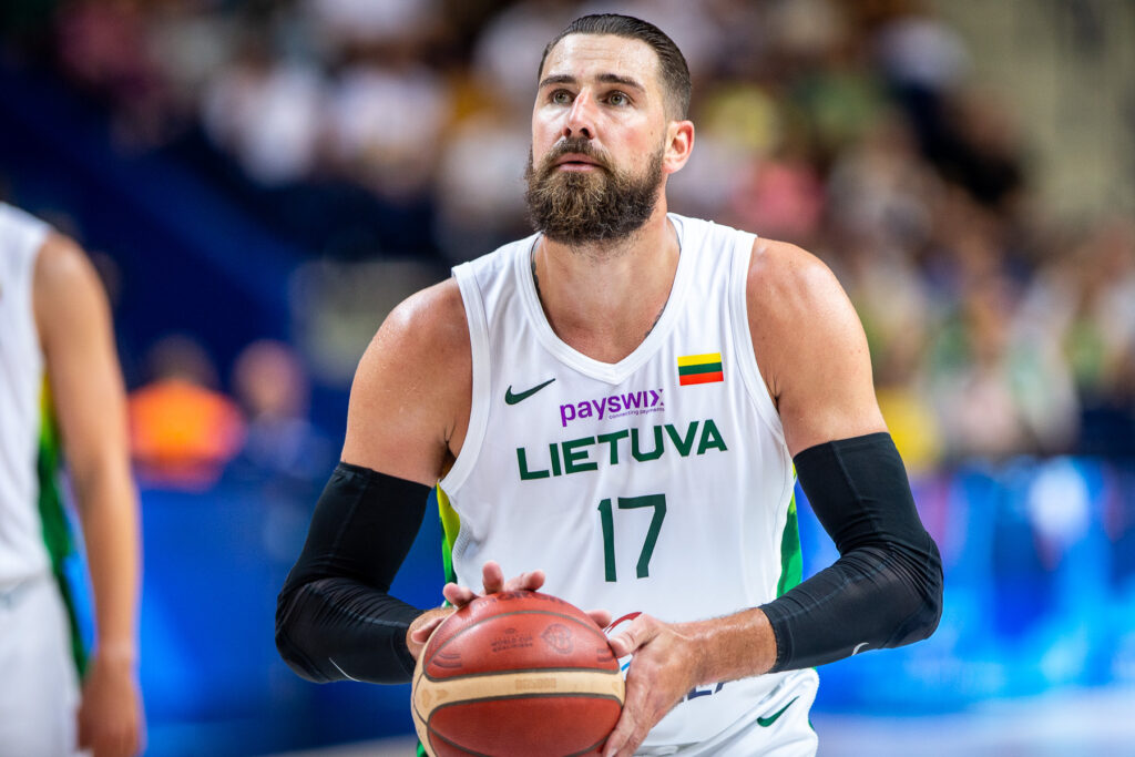 Jonas Valanciunas se junta ao Washington Wizards