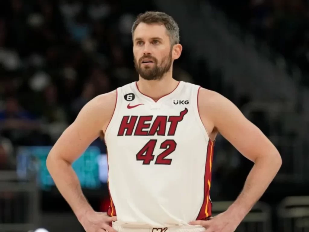 Kevin Love renova contrato com o Heat