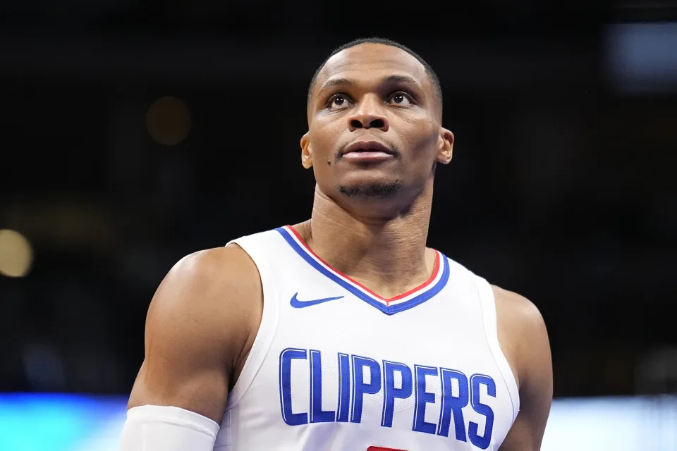 Russell Westbrook decide ficar no Clippers, ativando cláusula de extensão de contrato