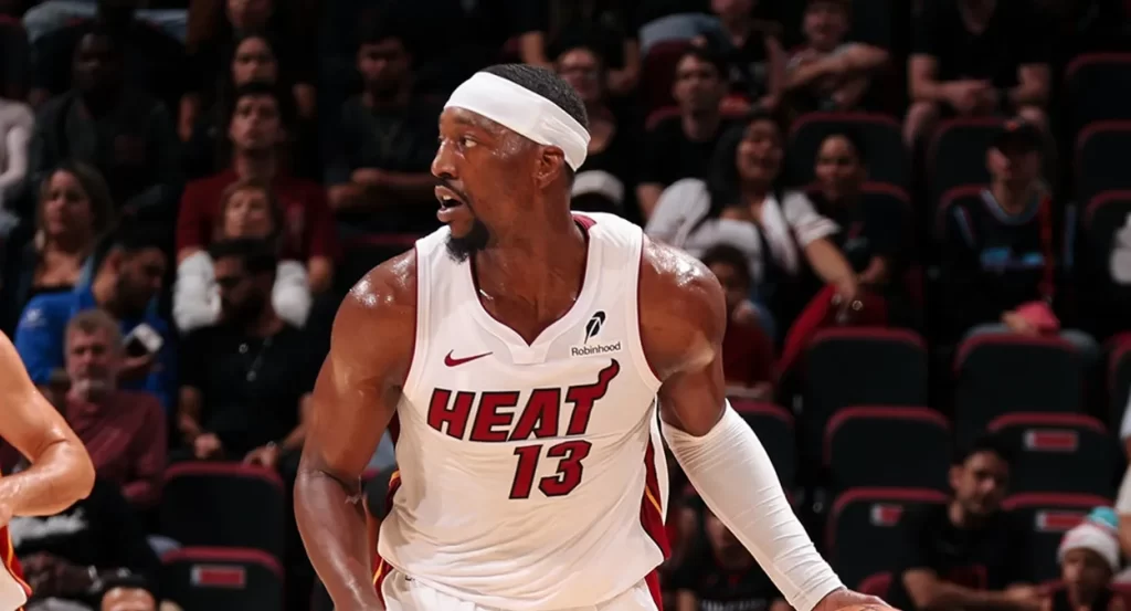 Bam Adebayo entra para a história do Heat com novo recorde de rebotes defensivos